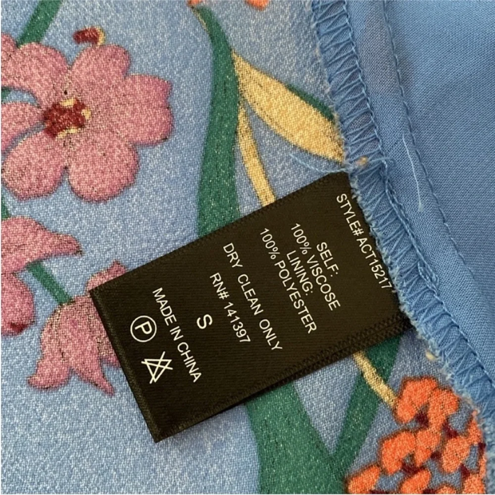 ASTR The Label Faade Wrap Top Shirt Floral Blouse size Small - Picture 13 of 16